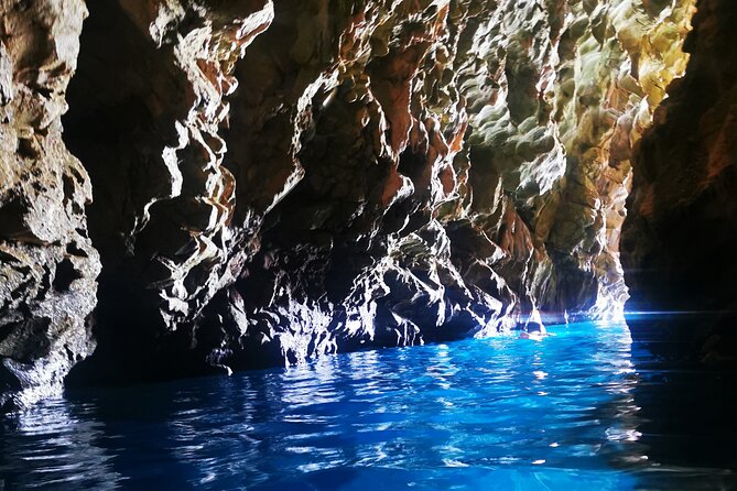 Private Speedboat tour to Sakarun Bay and Golubinka cave - Veli Rat Lighthouse Stop: Built in 1847, Still a Big Deal