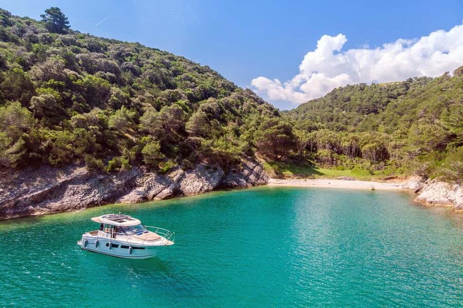 Private speedboat tours Sea Symphony - Pokrivenik Bay and the Little Blue Cave glow