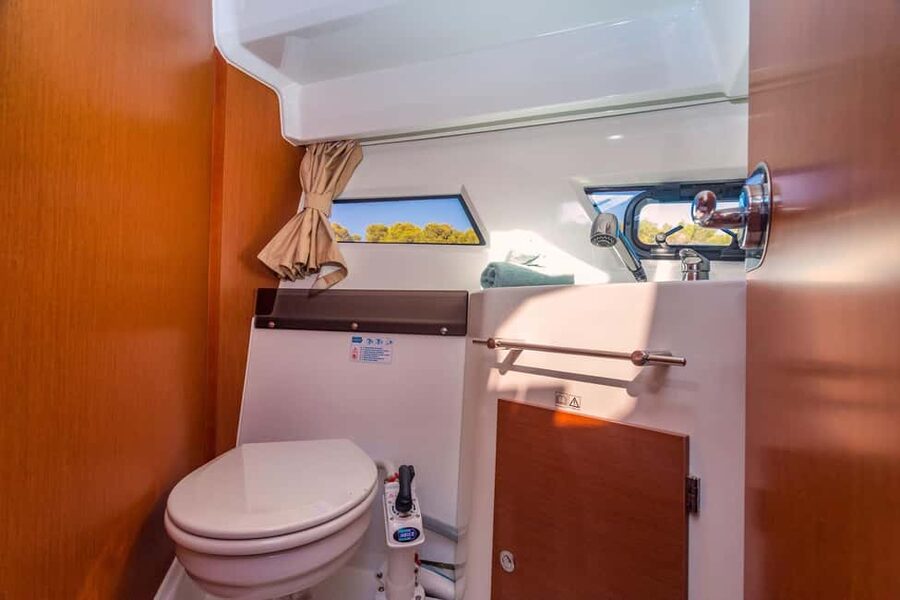 Private speedboat tours Sea Symphony - Jelsa on Hvar, plus the optional Duboković Winery add-on
