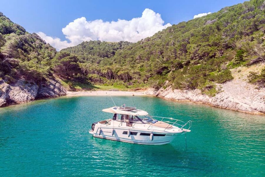 Private speedboat tours Sea Symphony - Pučišća: a calm morning on Brac’s white limestone