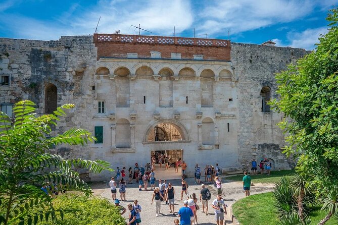 Private Split Tour & Local Bites & Seafood Extravaganza & Pickup - Price and value: is $197.71 per person fair for this mix?
