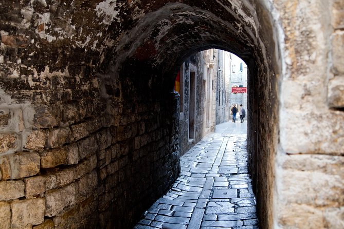 Private Split Walking Tour with Cathedral Entrance - Palazzo di Diocleziano revisits: where the tour makes the story click
