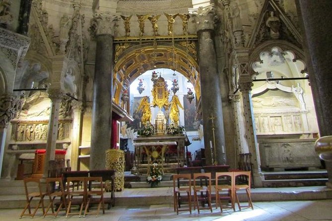 Private Split Walking Tour with Cathedral Entrance - The Vestibulum and Peristyle: the palace core made human