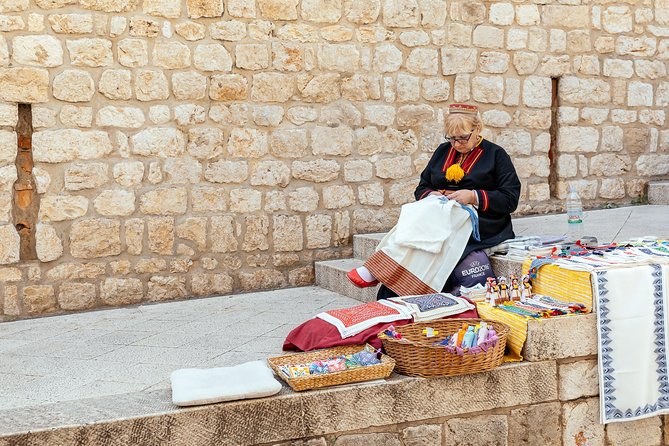 PRIVATE TOUR: Highlights & Hidden Gems of Dubrovnik With Locals - Comfort, language, and what makes the guides stand out