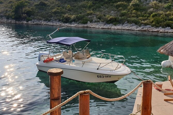 Private tour of Pakleni islands, Red Cliffs & South Shore of Hvar - Lucisca Beach: quiet water and dramatic cliffs