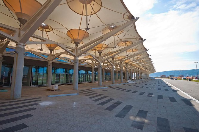 Private transfer Split Airport to Split - How the driver finds you at the arrival gate