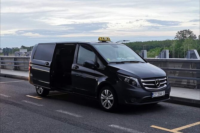 Private Transport from/to Croatia Hotel, Ports and Split Airport - The driver moment: 15 minutes early and luggage handled