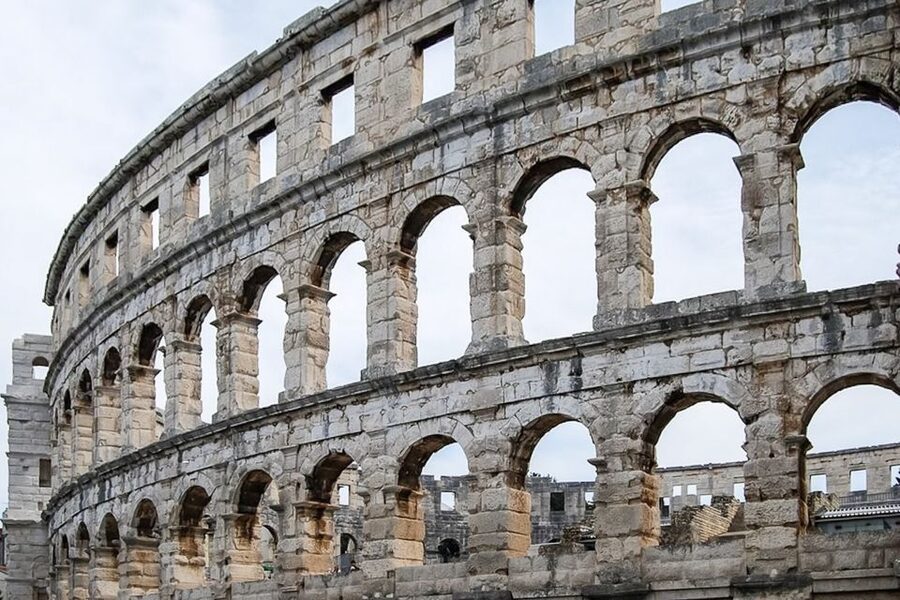 Pula: Arena Entrance Ticket - QR Codes, Headphones, and Self-Guided Pace