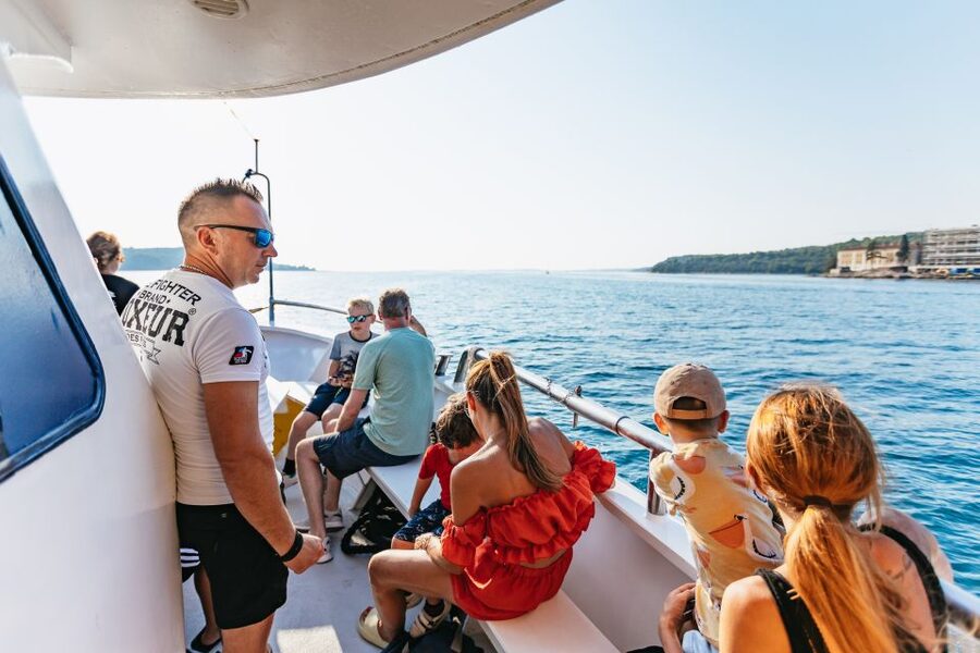 Pula: Brijuni Sunset Dolphin Cruise with Dinner & Drinks - Dinner onboard during golden hour: what to expect and how it tastes
