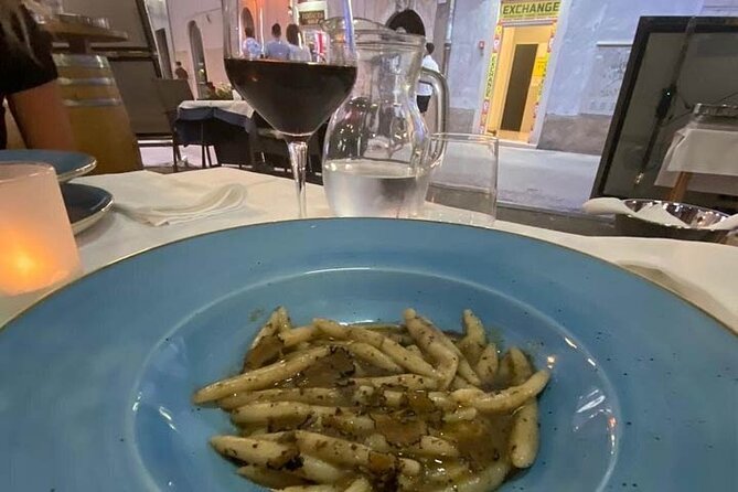 Pula Food Walking Tour - Tempio di Augusto and Danteov trg: where Rome meets later culture