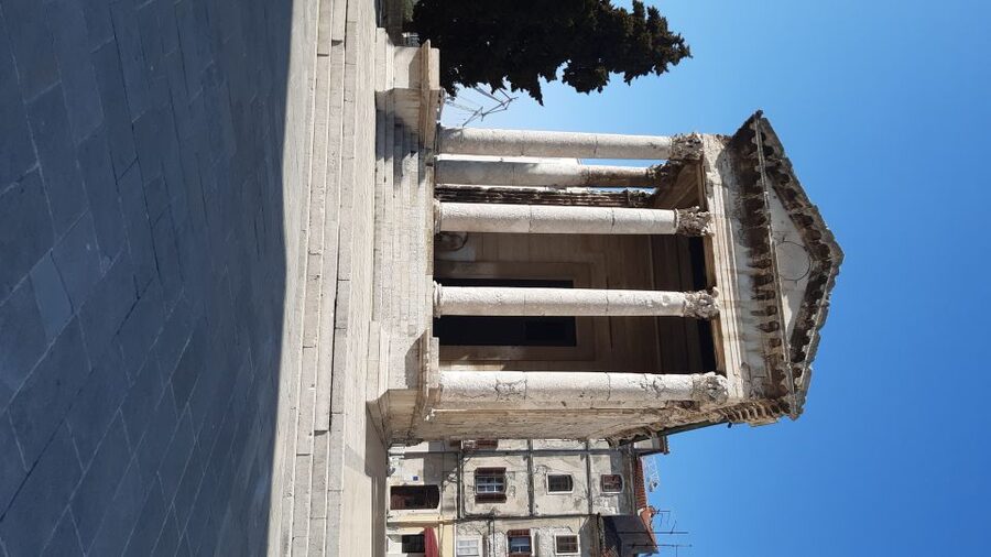 Pula: Historic Sites Guided Walking Tour - Meeting at the Pula Arena, then getting your bearings in minutes