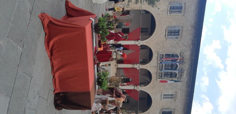 Pula: Historic Walking Tour with Local Guide & City Views - Meeting Marina at the Arena entrance under the Holzdach