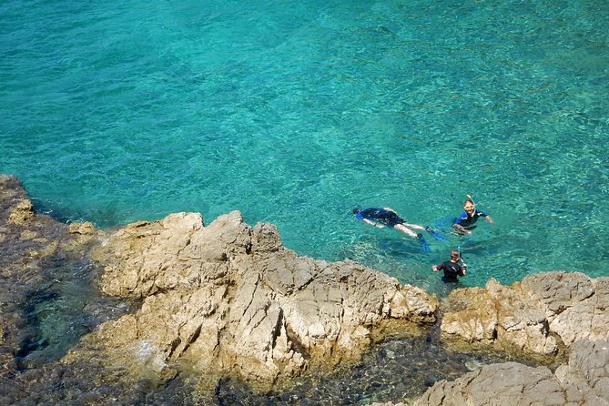 Pula Kayak, Cliffs & Snorkeling Adventure - Snorkeling Time at the Beach Break: Gear, Fruit, and Optional Jumps