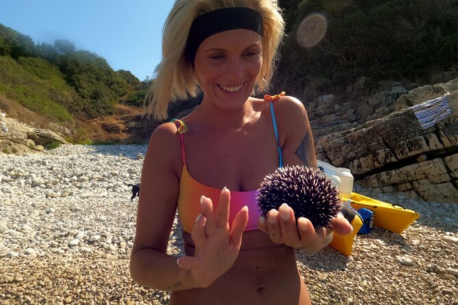 Pula:Kayak Tour-Cliff jumping,snorkeling&free GoPro pictures - Cliff jumping time: fun, but go with the guide’s rules