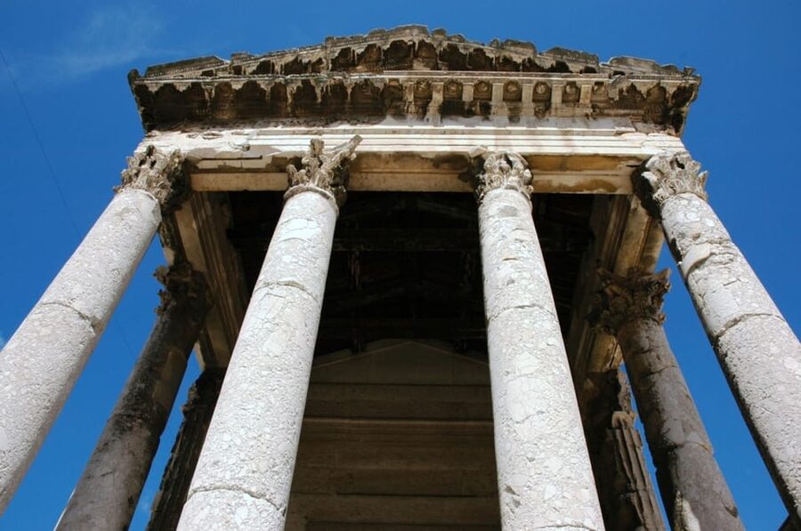 Pula: Old Town Walking Tour for Foodies with Dinner and Wine - Key highlights