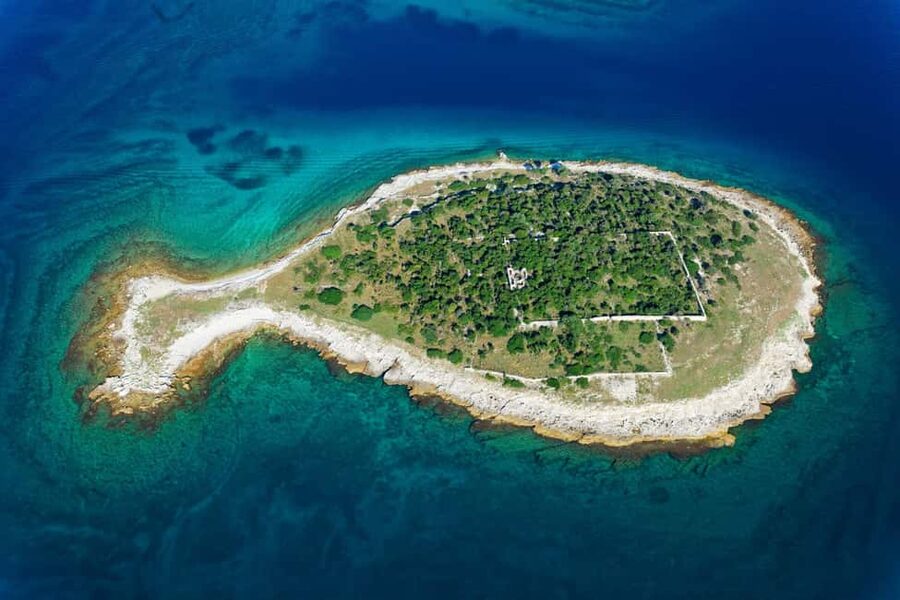 Pula: Private Dolphins & Sunset Tour With Dinner & Drinks - Brijuni Islands National Park from the water: 14 islands and real animal time