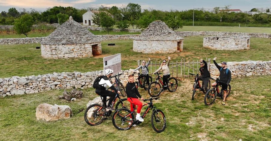 Pula-Vodnjan-Rovinj: E-Bike Tour with wine tasting - Old Town Vodnjan, Kazun Park, and Dry-Stone Istria