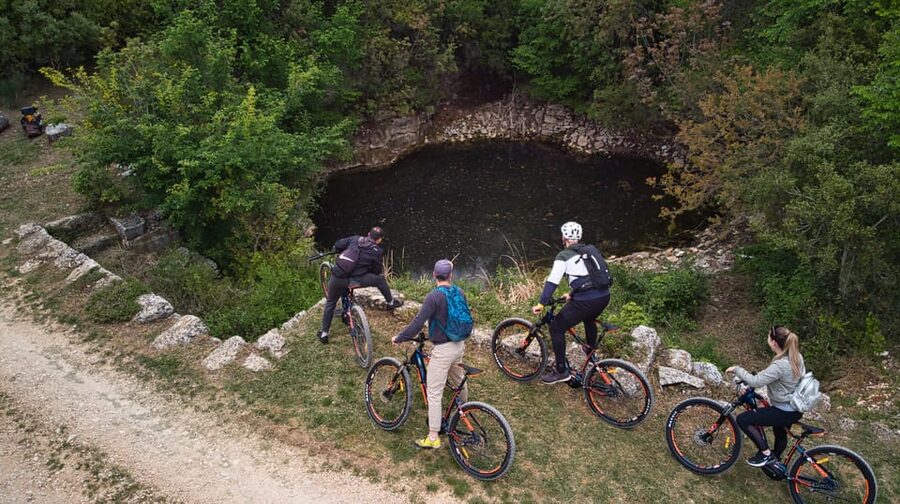 Pula-Vodnjan-Rovinj: E-Bike Tour with wine tasting - Church of St. Fosca and the World’s Largest Kažuns