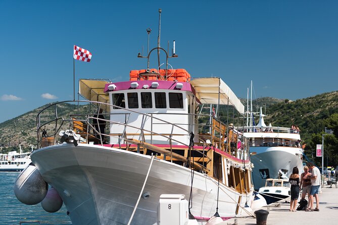 Rent a Boat! (Group Option - Half Day) - Meeting point, pickup timing, and the one rule that matters
