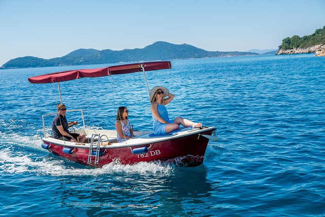 Rent a small boat without skipper - explore the islands and find hidden caves - Starting in Zaton, learning the boat fast (and safely)