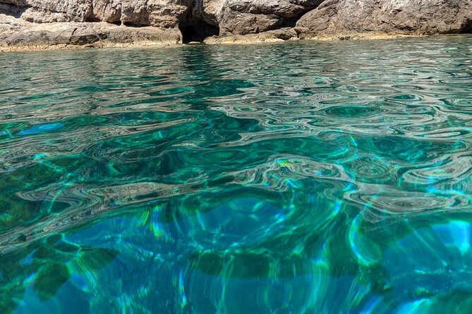 Rent a small boat without skipper - explore the islands and find hidden caves - What’s on the boat: the comfort checklist