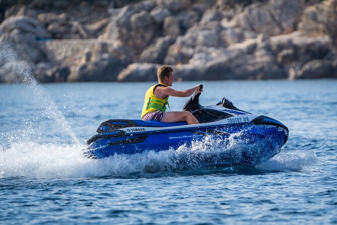 Rent a small boat without skipper - explore the islands and find hidden caves - Confidence tips for self-driving, caves, and anchoring