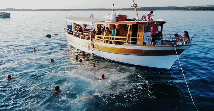 Rovinj half-day cruise: swim stops, drinks & brunch included - Why a 4-hour cruise fits Rovinj so well