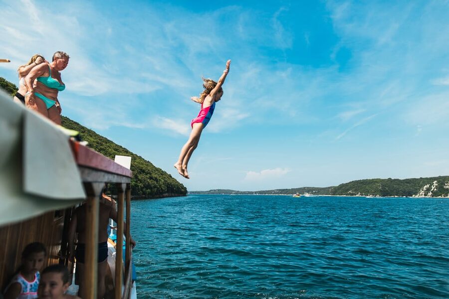 Rovinj half-day cruise: swim stops, drinks & brunch included - Getting to Stupica at Villas Rubin, without stress