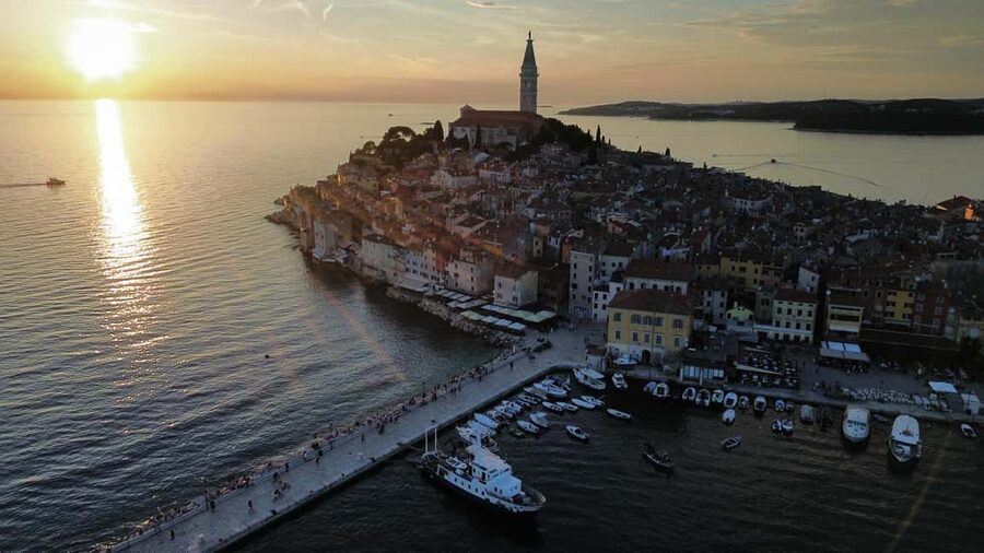 Rovinj: Sunset Speedboat Tour with Dolphin Watching - Why Rovinj sunsets look different from a speedboat