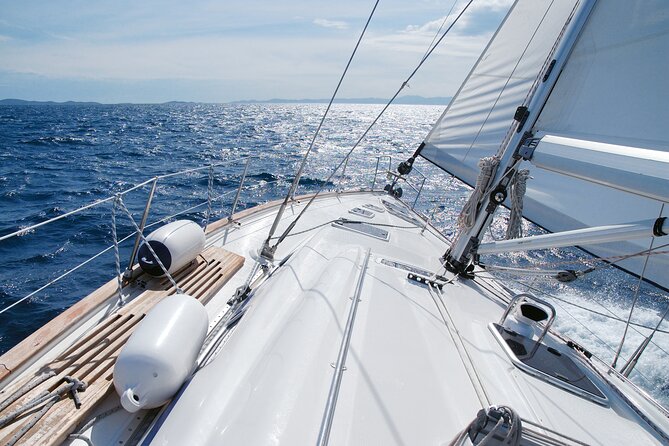 Sailboat tour to the islands - Boat day comforts: small group energy and included drinks