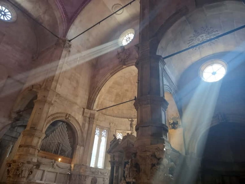 Šibenik: Medieval Night Walking Tour - The four-well cistern: water engineering you can actually picture