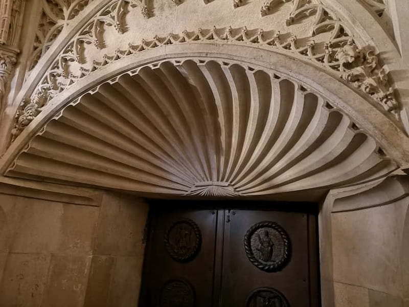 Šibenik: Medieval Night Walking Tour - St. Lawrence monastery, caves, and covered passageways