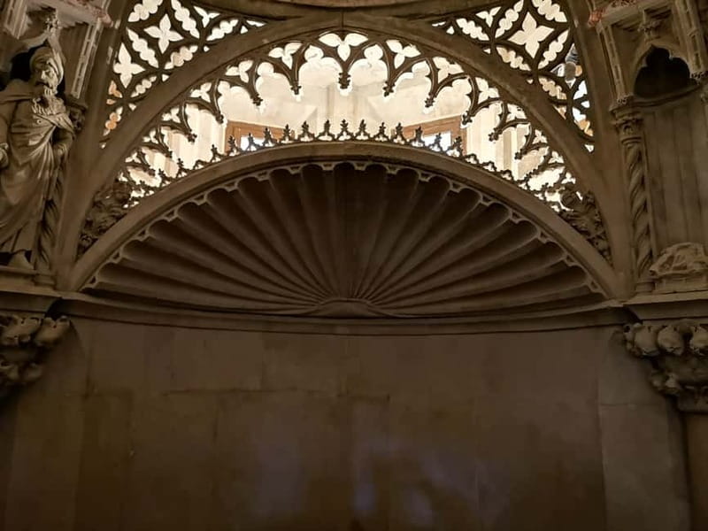 Šibenik: Medieval Night Walking Tour - Finding the start at the cathedral, portal not the lion doors