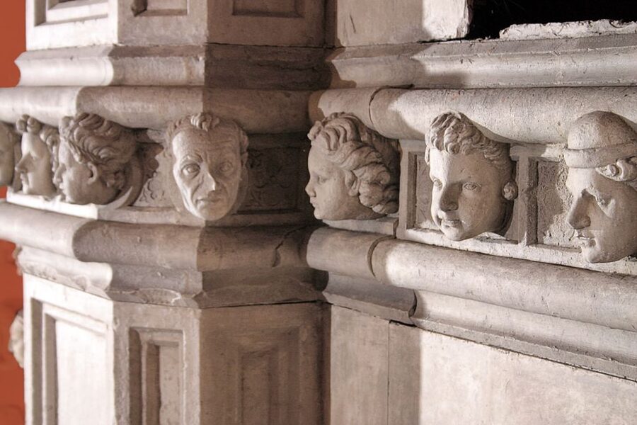 Šibenik walking tour in one hour! - The Cathedral of St. James: Outside, Inside, and Jurje’s Heads