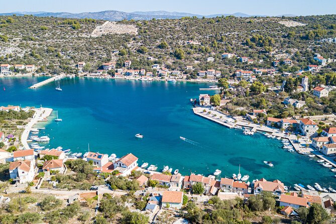 Speedboat Blue Lagoon & 3 Islands tour from Trogir - Stop 3 at Maslinica on Šolta, lunch and old-town wandering