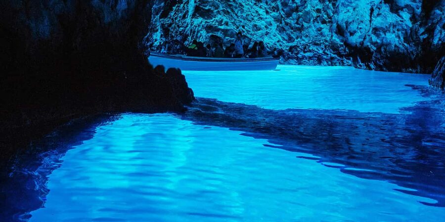 Split: Blue Cave & 5 Island Tour - Vis Island and Stiniva bay: charming villages plus scenic shoreline time