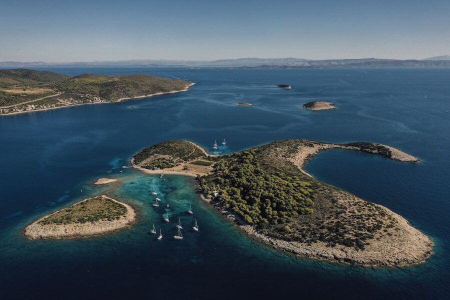 Split: Blue Cave and 5 Islands Tour - Pakleni Islands Time, Seafood Lunch Vibes in Front of Hvar