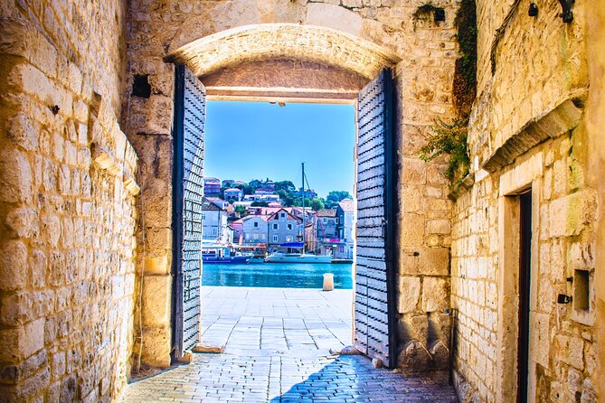 Split: Blue Lagoon & 3 Islands Speedboat Tour - Small group - Meeting at Let’s Go (Domaldova ul. 13) and what to bring