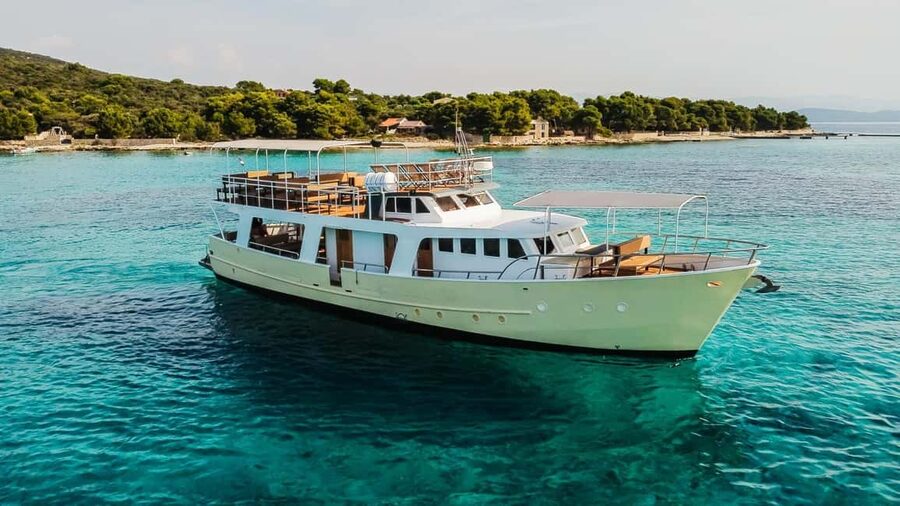 Split: Blue Lagoon and 3 Island Cruise with Food and Drinks - The Boat Ride, Group Size, and Comfort