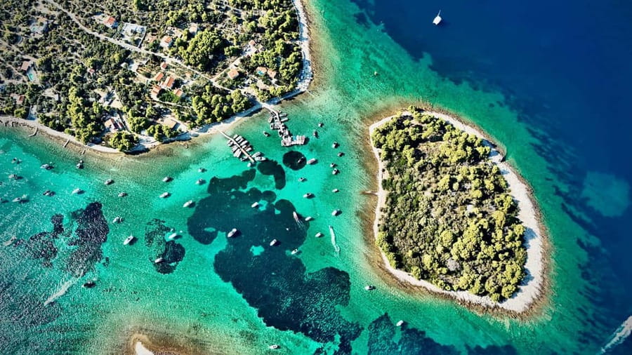 Split: Blue Lagoon and 3 Islands Group Boat Tour - Meeting at Obala Hrvatskog narodnog preporoda 12, then speed over smooth water