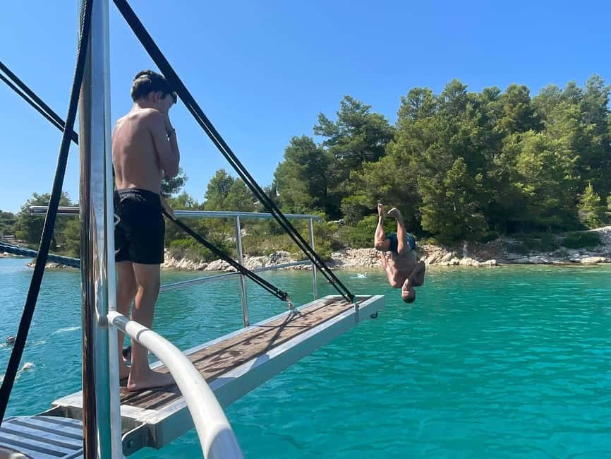 Split: Blue Lagoon and Šolta Boat Tour with Lunch and Drinks - The Blue Lagoon Stop: Where the Water Looks Fake (In a Good Way)