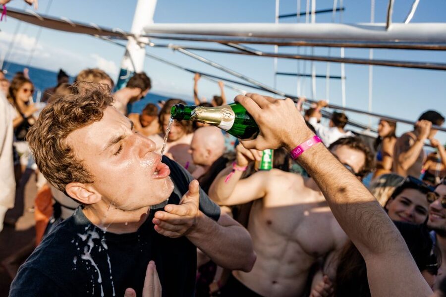 Split: Blue Lagoon Boat Party with DJs, Shots & After Party - Jimmy Bar Meet-Up: the pre-party you can’t skip
