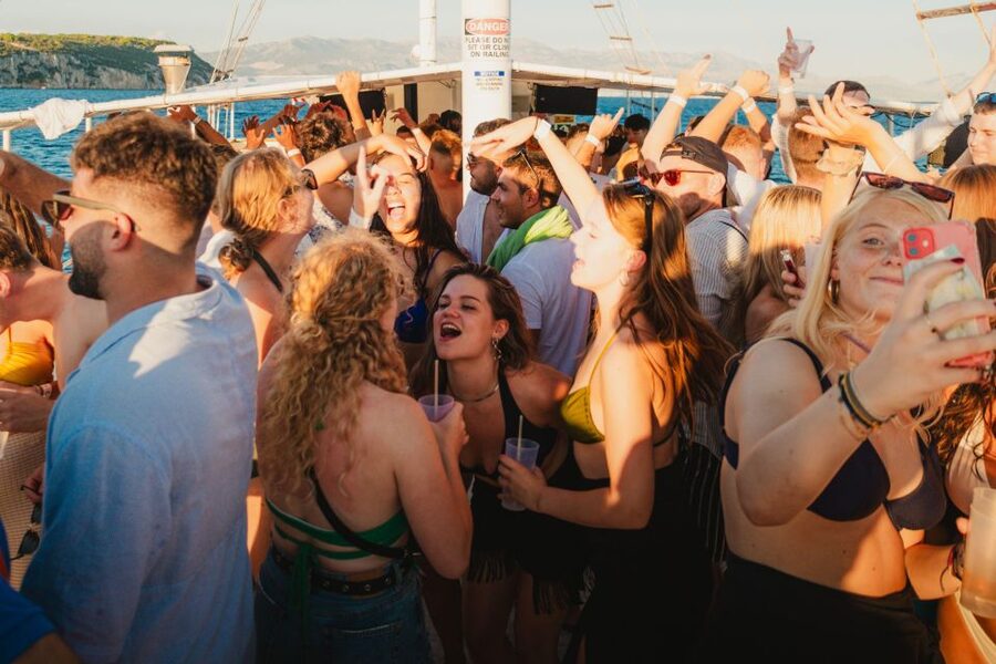 Split: Blue Lagoon Boat Party with Slide, Dj and After Party - Food and drinks on board: rules, timing, and a simple strategy