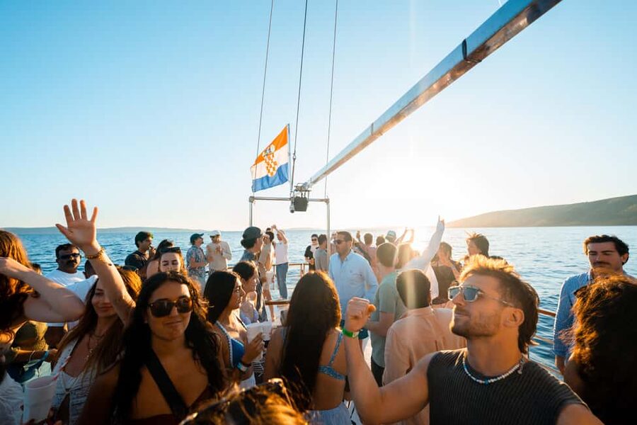 Split: Blue Lagoon Boat Party with Slide, Dj and After Party - Bracelet pickup at Inbox Bar, and what to bring by 14:15