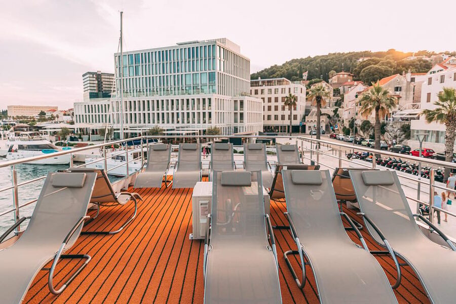 Split: Blue Lagoon, Shipwreck and Šolta with Food and Drinks - Šolta and Maslinica: why this small village stop matters