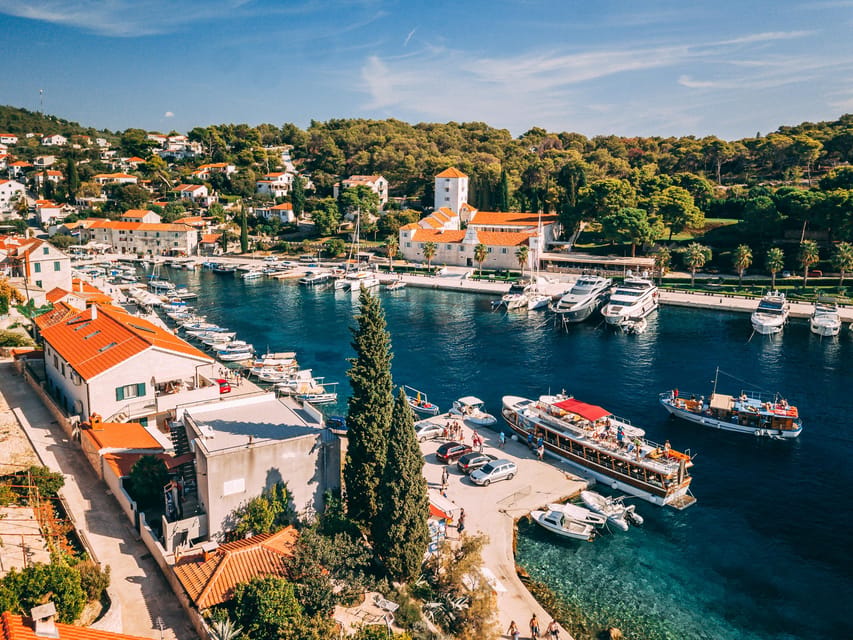 Split: Blue Lagoon, Shipwreck and Šolta with Food and Drinks - Yacht Tamaris on a 3-deck, 27-meter boat: comfort that helps you focus