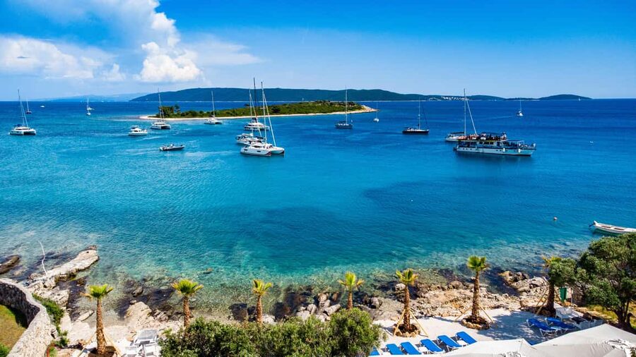 Split: Blue Lagoon, Shipwreck, & Šolta with Lunch & Drinks - Nečujam Bay, Shipwreck Bay: Snorkeling With Goggles