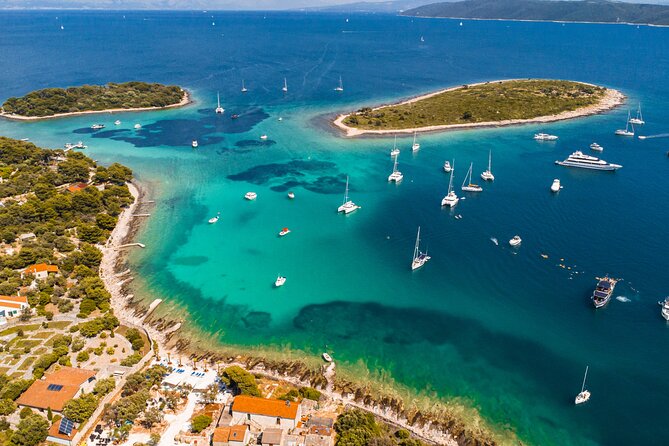 Split: Blue Lagoon & Šolta Tour with Lunch & Drinks - Crowd Levels on a Max 125 Boat (and How to Find Your Space)