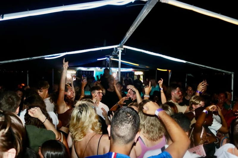 Split: Boat Crawl with Nightclub Access, Shots, & Boat Party - The Role of Guides, From First Contact to Keeping the Party Moving