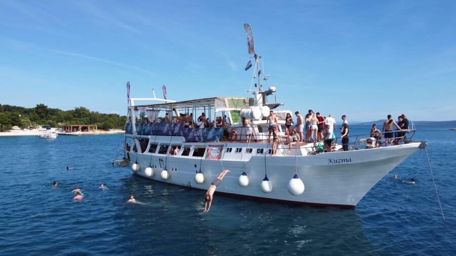 Split: Captain’s Boat Party – Blue Lagoon, DJ & Free Shots - Who this boat party suits best, and who should skip it